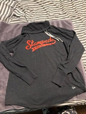 Womens size XL New Era Charcoal Turtleneck Sweater with Red Stampede